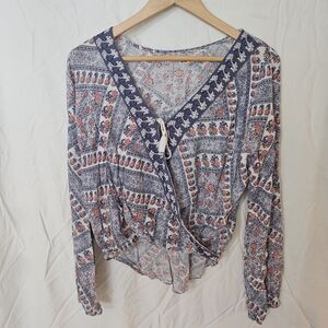Hollister Women's Top Shirt Large Floral Boho Cropped Front Long Sleeve w/Tassel